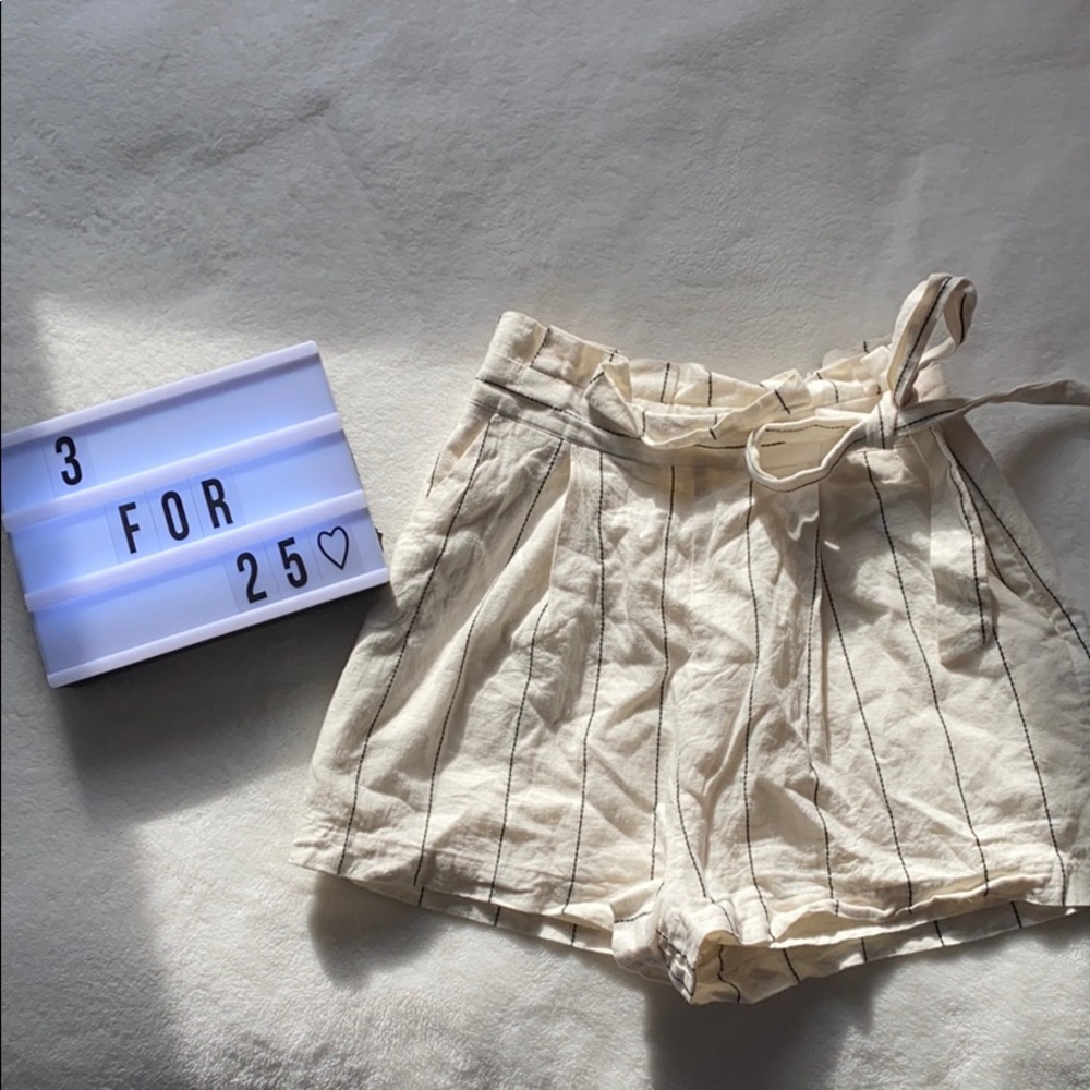 Bow Belt Paperbag Shorts - Picture 2 of 2